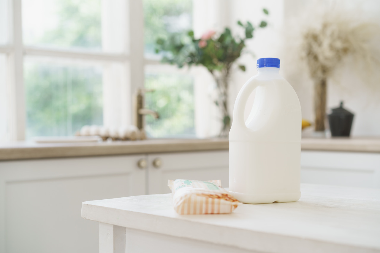 How much does a gallon of #milk weigh?